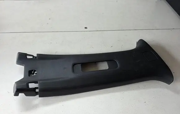 Nissan Juke II F16 Seat belt trim 769136PA0A