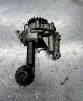 Volkswagen Golf V Oil pump 038115121C