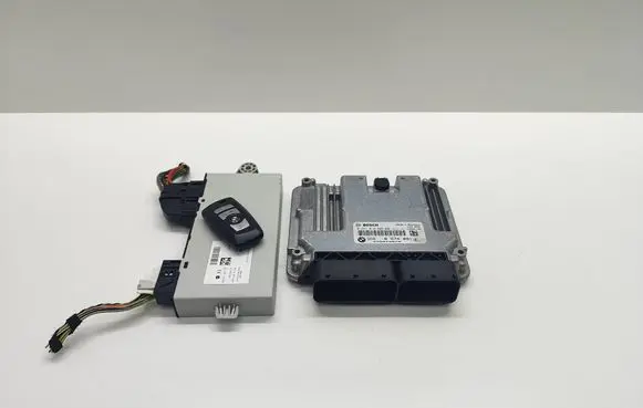 BMW 5 F10 F11 Engine ECU kit and lock set 93015229 9301522901 613593015229