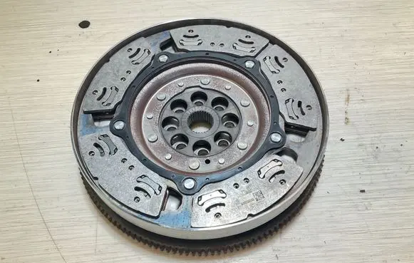BMW 1 F40 Flywheel 865563806