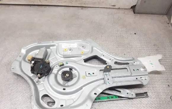 KIA Opirus Front door window regulator with motor 824803F010