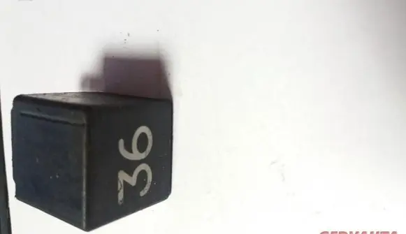 Volkswagen PASSAT B5 Other relay 3A0951307