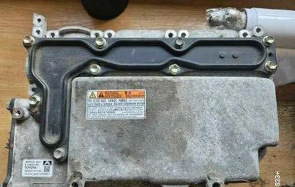Voltage converter inverter