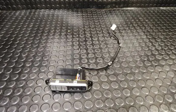 Head unit multimedia control
