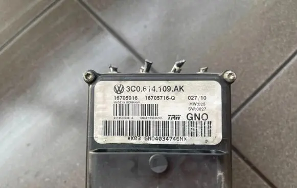 Volkswagen PASSAT B6 ABS Pump 13157576