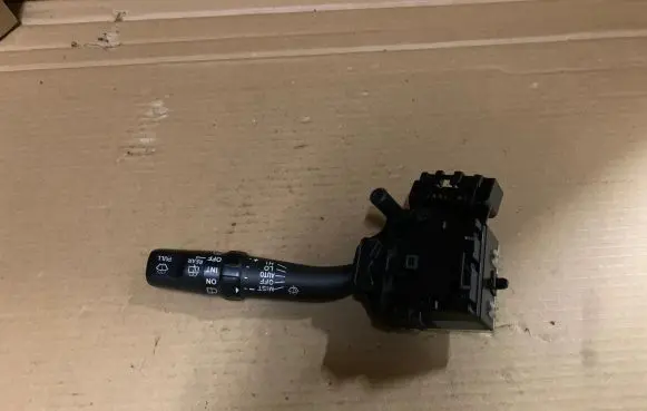 Toyota Avensis T250 Wiper control stalk 173654