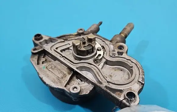 Opel Zafira B Vacuum pump 70096902 IMPRK1550290
