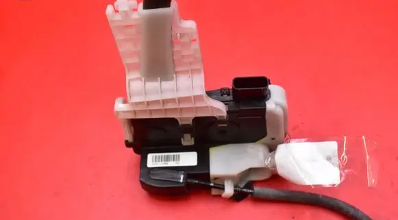 Hyundai ix35 Front door lock 81310-2Y000