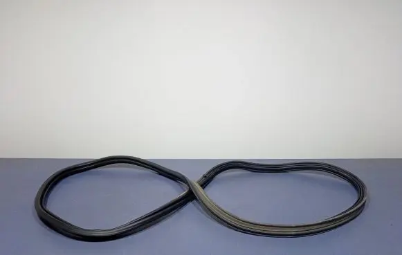 Trunk rubber seal (body)