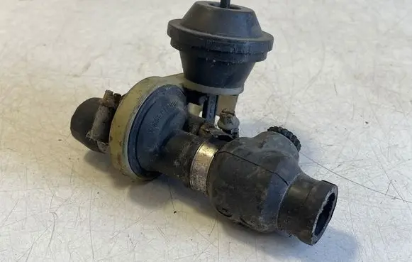 Audi A6 S6 C4 4A Valve vacuum 4A0819809