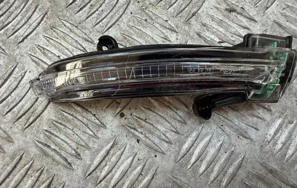 Renault Megane IV Mirror indicator light 30087924