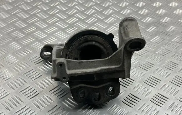 Engine mount bracket