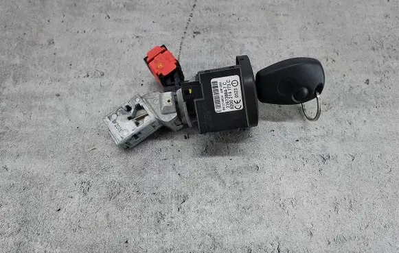 Renault Clio III Ignition lock 8200214173C