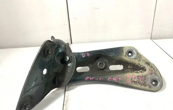 Skoda Octavia Mk2 (1Z) Fender mounting bracket 1Z0821141