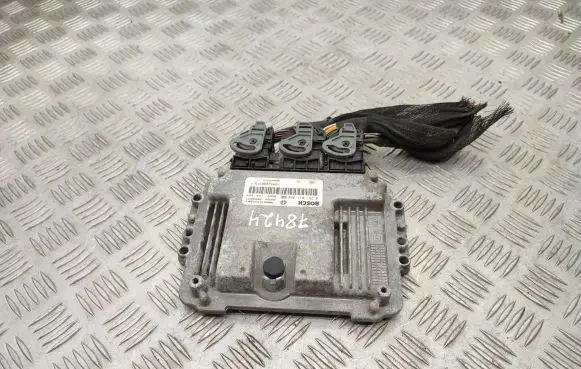 Opel Vivaro Engine control unit/module H0M8200091517 0281011890 8200091517