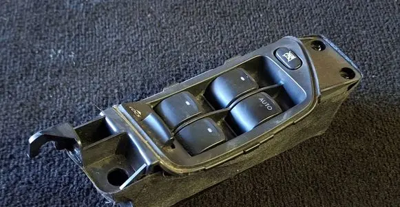 Subaru Legacy Electric window control switch M030