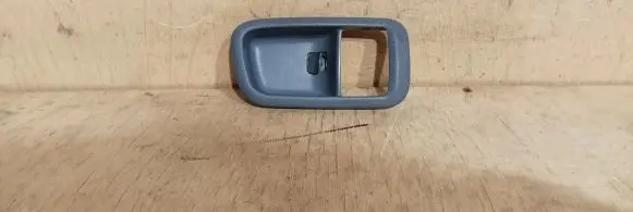 Toyota RAV 4 (XA20) Front door interior handle AISIN