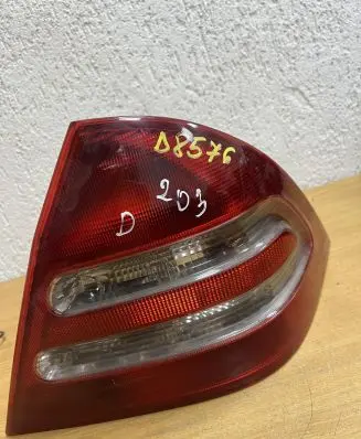 Mercedes-Benz C W203 Rear/tail lights 2038200264 D8576