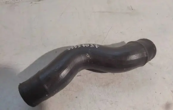 Opel Zafira B Intercooler hose/pipe 55557037