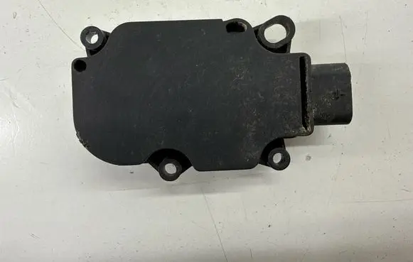 Subaru Outback (BS) Radiator active air flap actuator A24011033212 111577602 131388800029