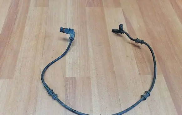 Chrysler 300 - 300C ABS rear brake sensor 04779246AC 25071160924