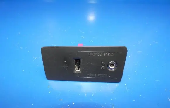Volvo XC90 USB socket connector 