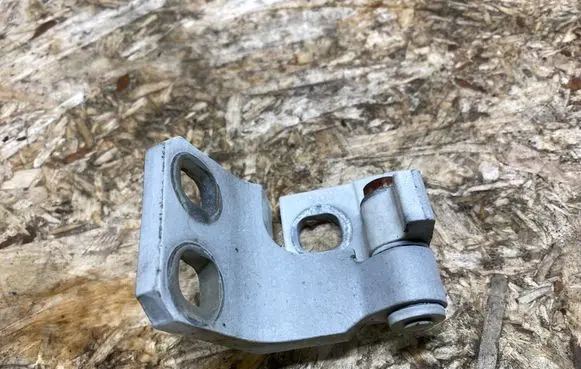 Fiat 500X Front door lower hinge 