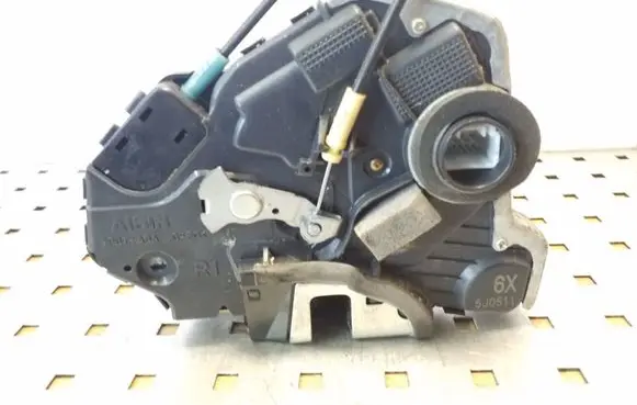 Suzuki Grand Vitara II Front door lock 5J0511