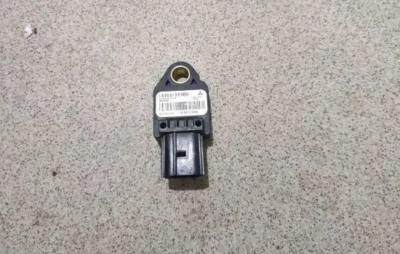 Mitsubishi Outlander Airbag deployment crash/impact sensor 8651A001 39754C
