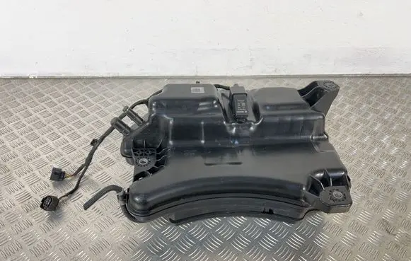 Volkswagen Golf VIII AdBlue liquid reservoir 5WA131877F 5WA131969 5WA971407