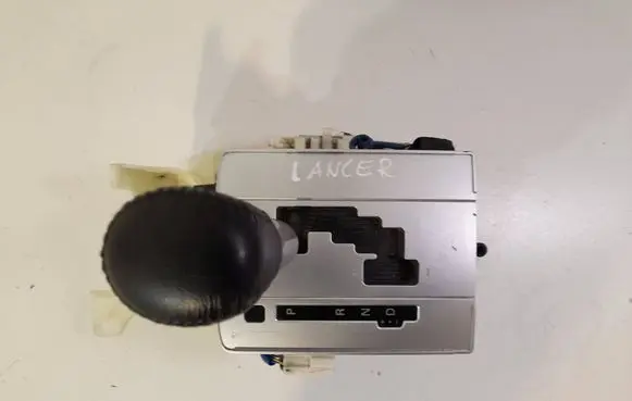 Mitsubishi Lancer VIII Gear shifter/selector 000000006666
