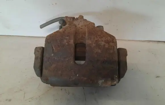 Volkswagen PASSAT B6 Front brake caliper