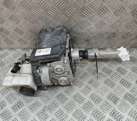 Volkswagen Golf VII Brake booster 0204N00019 5QE614105P