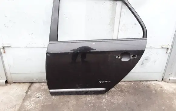 KIA Carens II Rear door