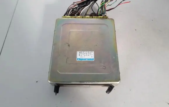 Mitsubishi Carisma Engine control unit/module MD322387 E2T63277