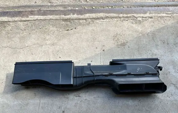 Volkswagen PASSAT B8 Air intake duct part 5Q0129254A