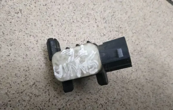 Hyundai Santa Fe Airbag deployment crash/impact sensor 959302B100