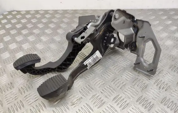 Citroen C3 Pedal assembly 9807334080