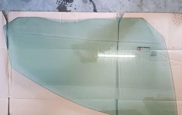 Volvo S80 Front door window glass four-door
