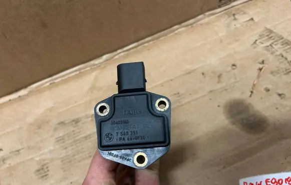 BMW 5 E60 E61 Oil level sensor 7540351