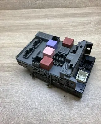 Renault Espace - Grand espace IV Fuse module 8200692831 8200645926 8200371619