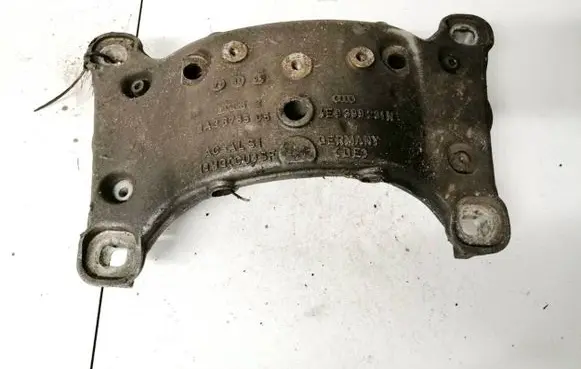 Audi A8 S8 D3 4E Engine mounting bracket 4e0399231n qa3678505
