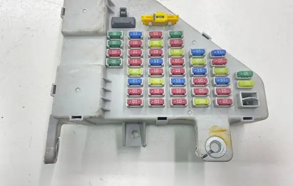 Hyundai Tucson JM Fuse module 911102E501
