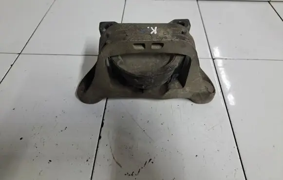 Ford Transit - Tourneo Connect Engine mount bracket