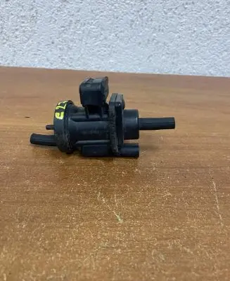 Mercedes-Benz C W203 Engine mount vacuum valve A0005450427 E271