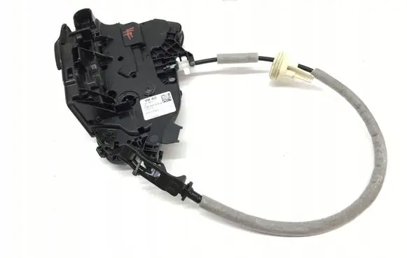 Volkswagen Polo VI Front door lock 10B837016B