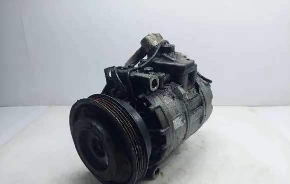 Volkswagen PASSAT B5 Air conditioning (A/C) compressor (pump) 8D0260808