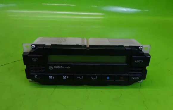 Volkswagen PASSAT B5 Climate control unit 1J1907044