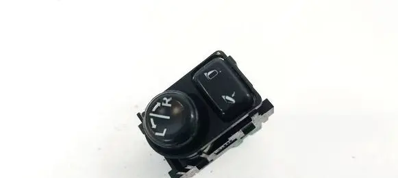 Nissan Qashqai+2 Wing mirror switch 