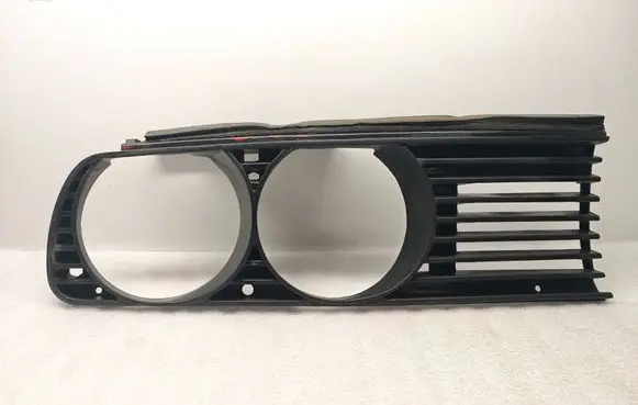 BMW 3 E30 Under headlight/headlamp trim 18760920